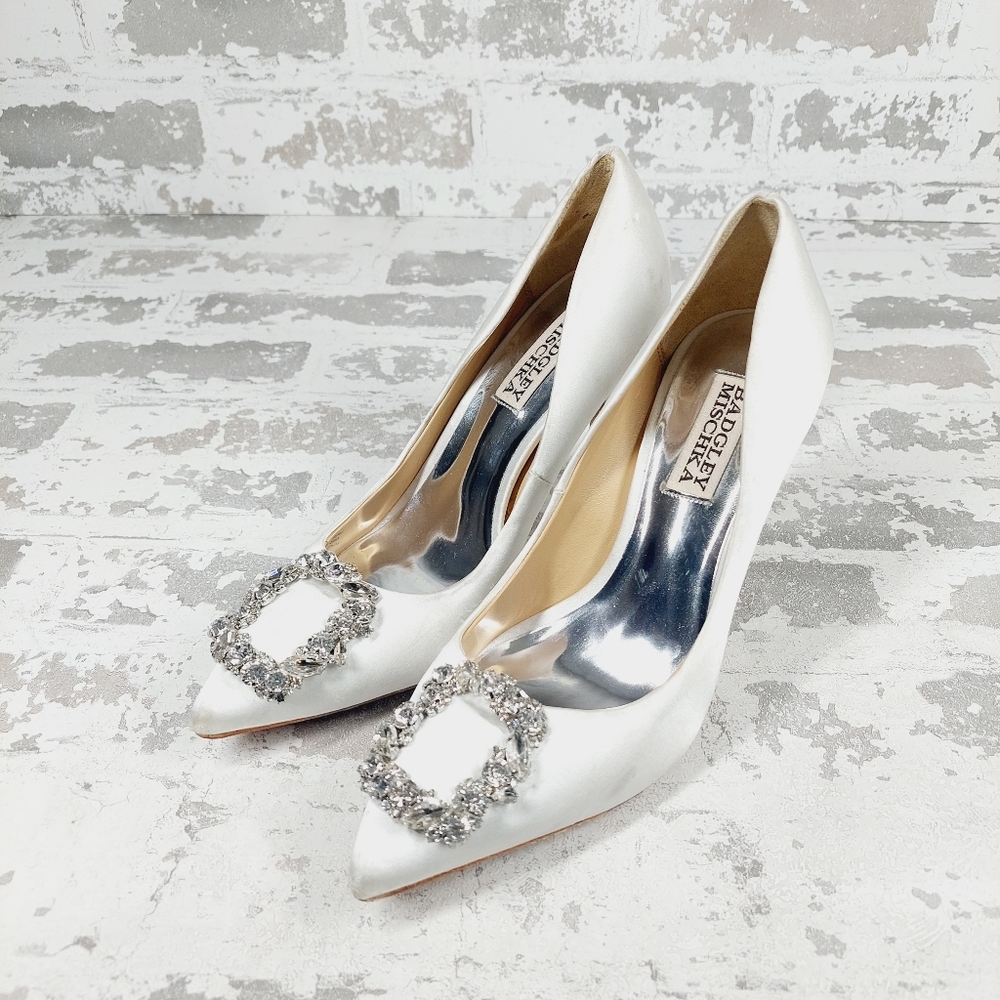 Badgley Mischka Cher White Satin Crystal Buckle Pumps F518 - Picture 2 of 14